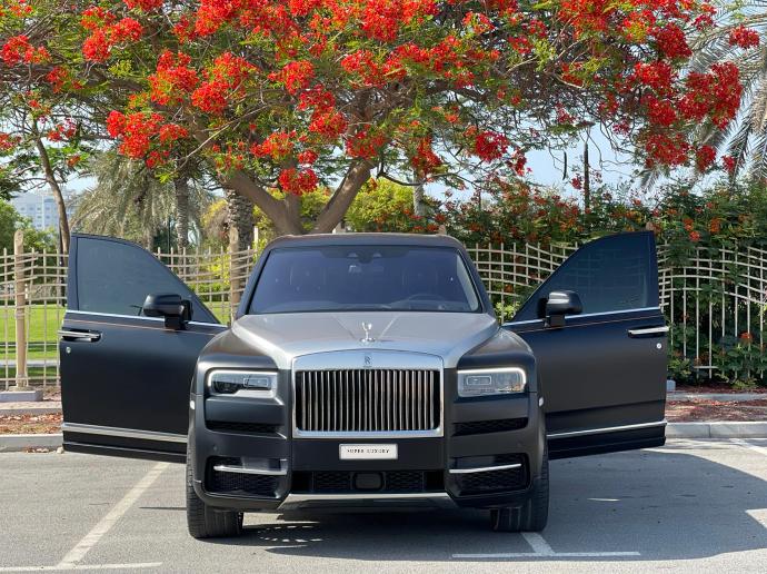 Rolls Royce Cullinan from super luxury car rental