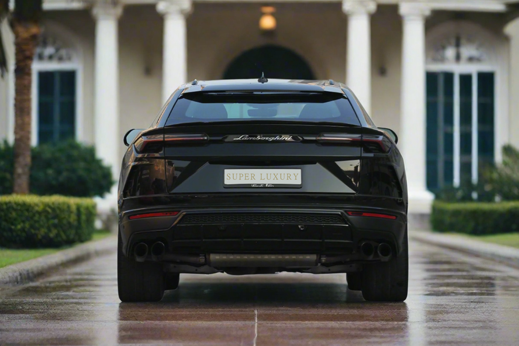 Renting a Lamborghini Urus in Dubai