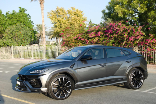 Renting a Lamborghini Urus in Dubai